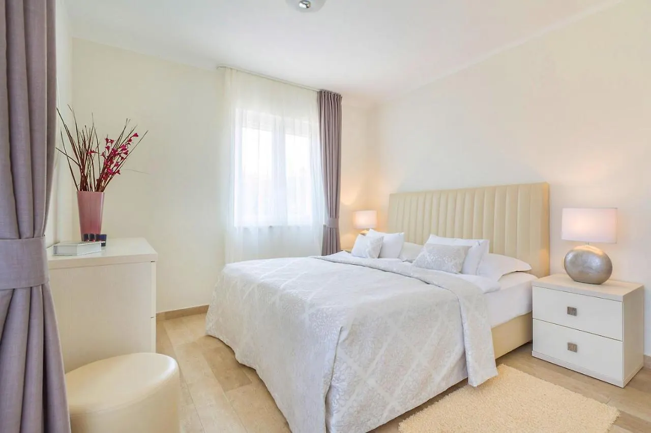 Luxury Apartments Villa Mande Malinska 0*,
