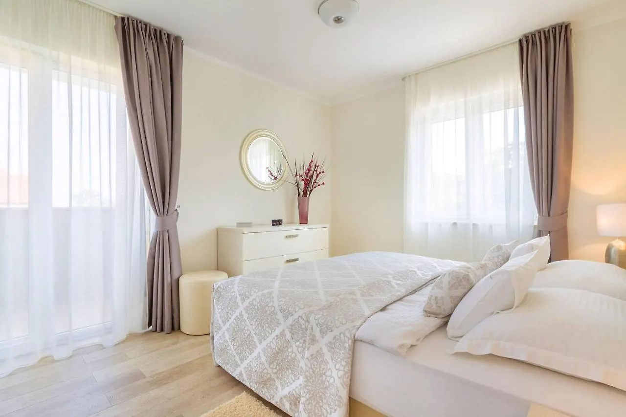 Luxury Apartments Villa Mande Malinska 0*,